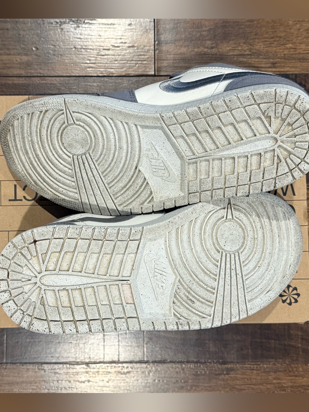 Air Jordan 1 Low SE - Picture 5 of 8